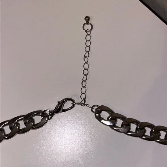 Iridescent Heart Chain necklace - Picture 4 of 4